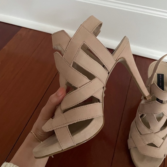 STEVE MADDEN | Nude Nubuck Heels - Picture 4 of 6